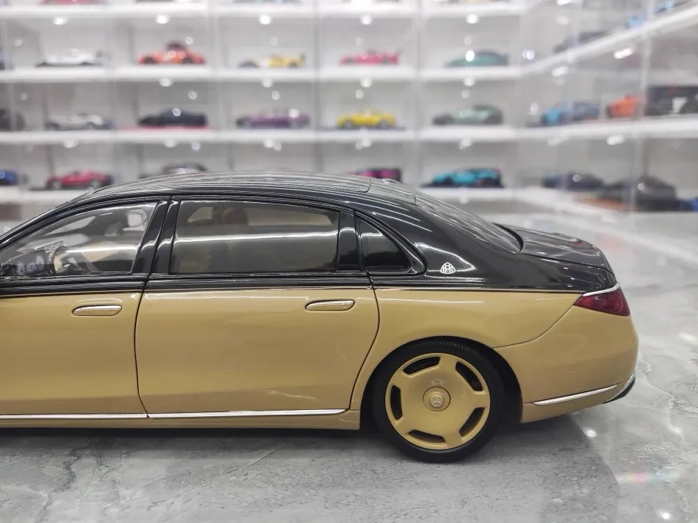 [Almost Real] 1:18 Mercedes-Maybach 2021 S-Class zwart & goud modelauto Die-Cast