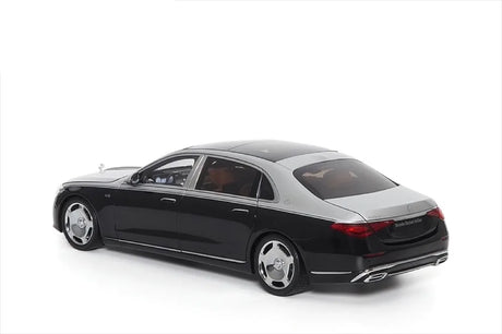 [Almost Real] 1:18 Mercedes-Maybach 2021 S-Class zwart & zilver modelauto Die-Cast