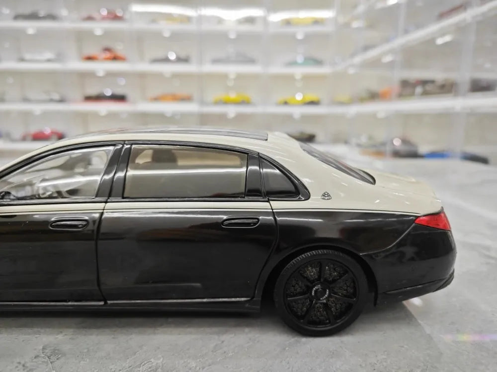[Almost Real] 1:18 Mercedes-Maybach 2021 S-Class nero & bianco modellino di auto Die-Cast