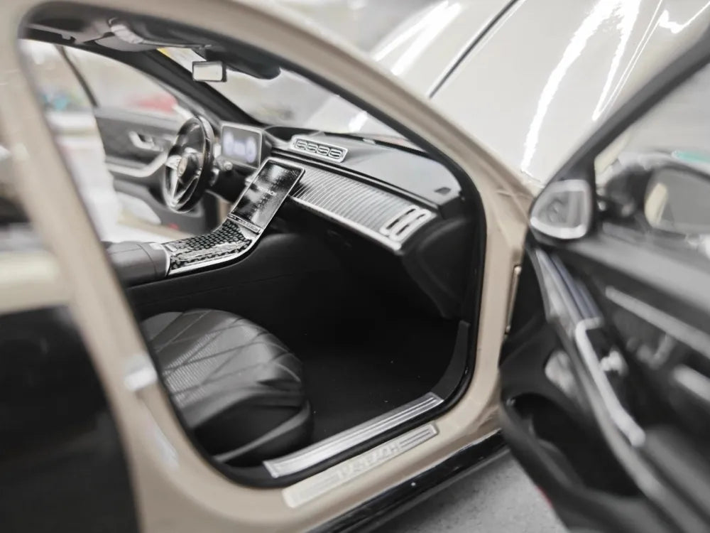 [Almost Real] 1:18 Mercedes-Maybach 2021 S-Class zwart & wit modelauto Die-Cast