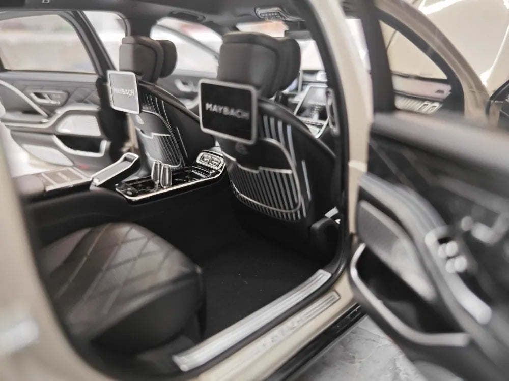 [Almost Real] 1:18 Mercedes-Maybach 2021 S-Class nero & bianco modellino di auto Die-Cast