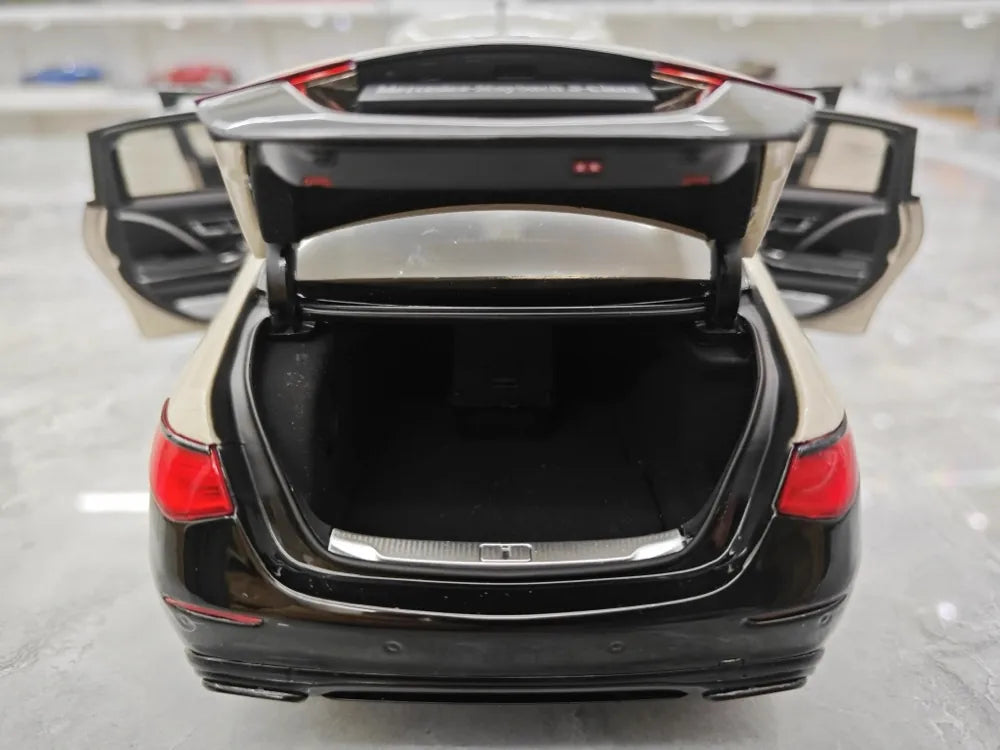 [Almost Real] 1:18 Mercedes-Maybach 2021 S-Class nero & bianco modellino di auto Die-Cast