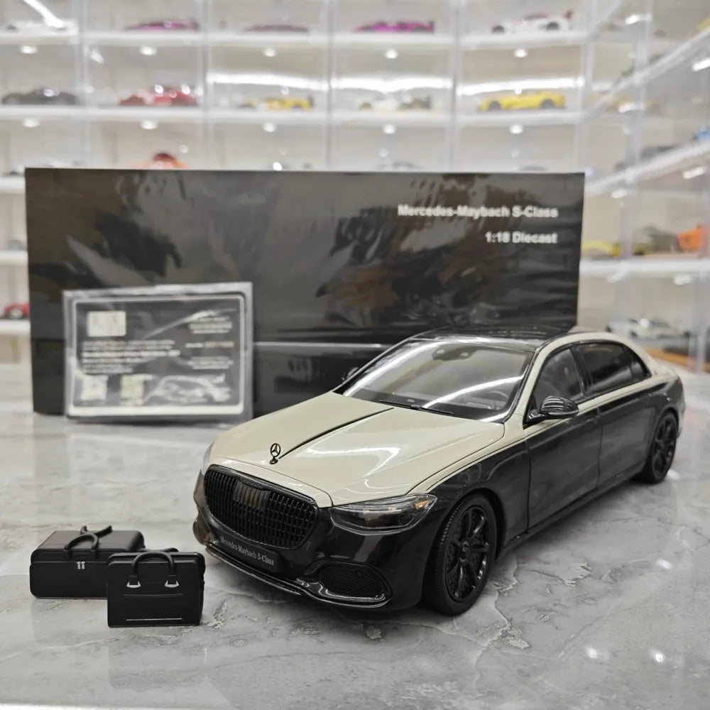 [Almost Real] 1:18 Mercedes-Maybach 2021 S-Class zwart & wit modelauto Die-Cast