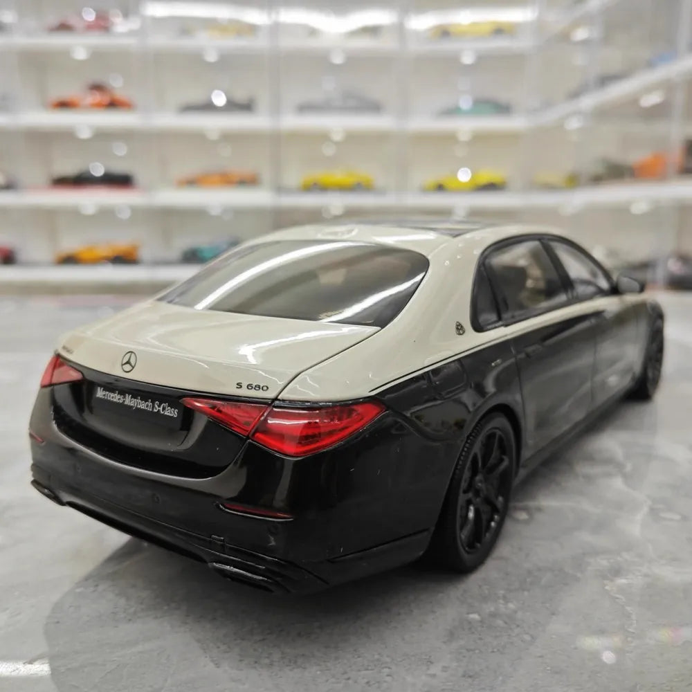 [Almost Real] 1:18 Mercedes-Maybach 2021 S-Class nero & bianco modellino di auto Die-Cast