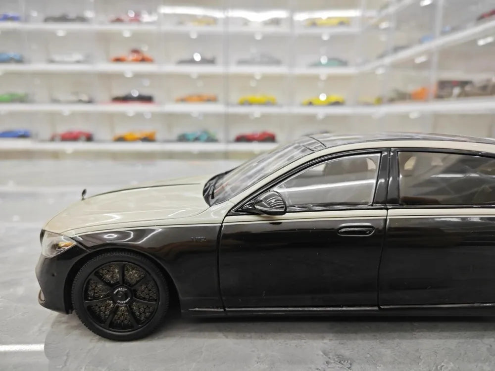 [Almost Real] 1:18 Mercedes-Maybach 2021 S-Class zwart & wit modelauto Die-Cast