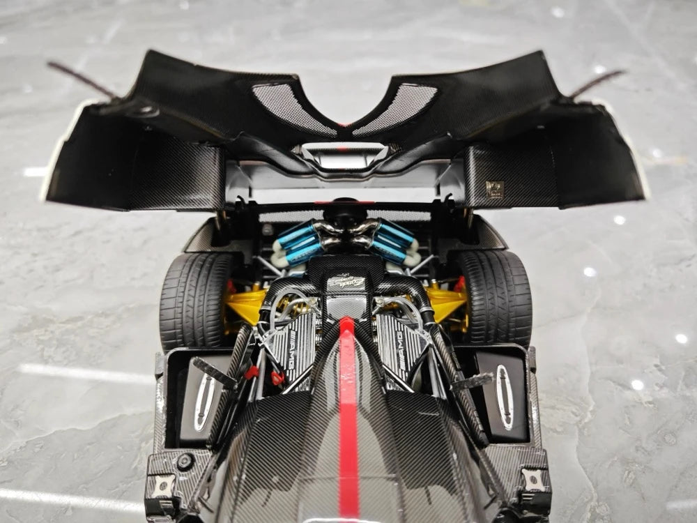 [Almost Real] 1:18 Pagani 2009 Zonda Cinque Coupe White Model Car Die-Cast