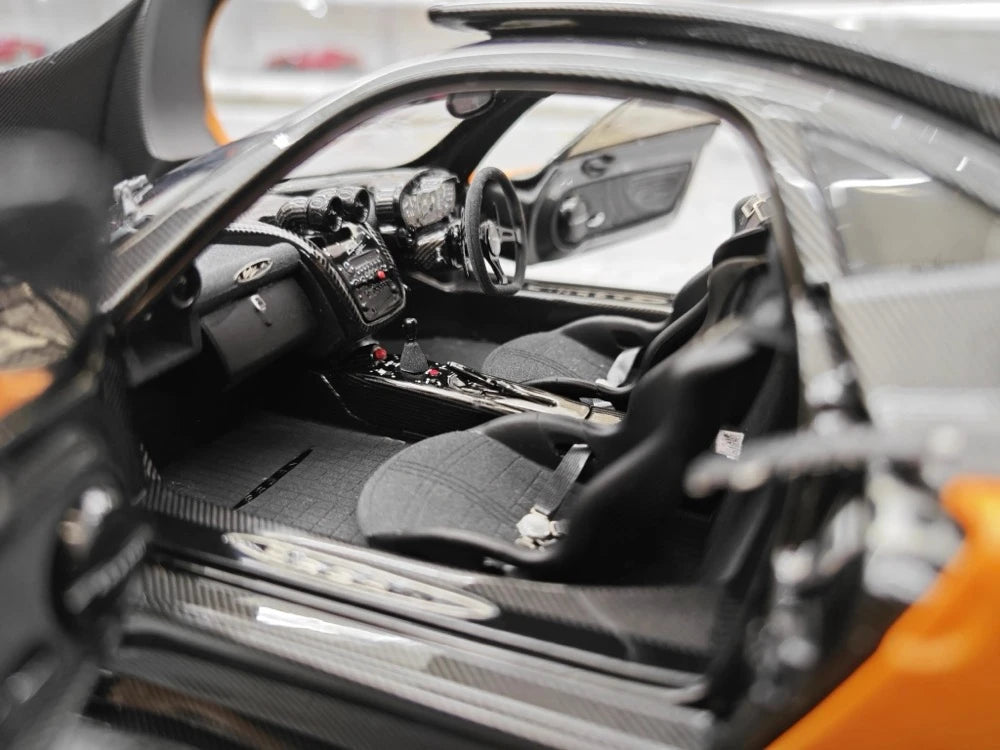 [Almost Real] 1:18 Pagani 2009 Zonda Cinque Coupe Yellow Model Car Die-Cast