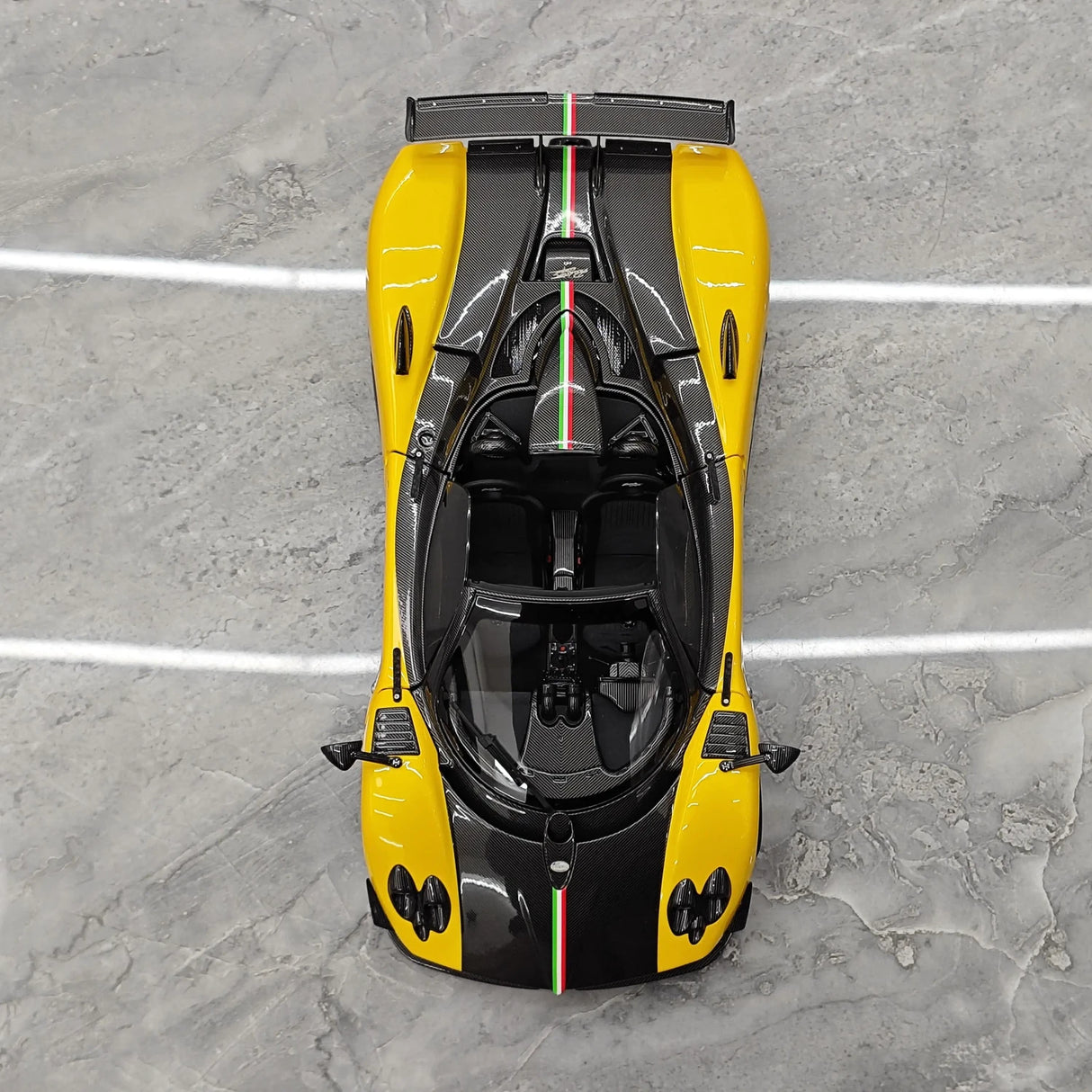 Almost Real Pagani 2009 Zonda Cinque Roadster Yellow 1:18 – Modello da collezione in pressofuso
