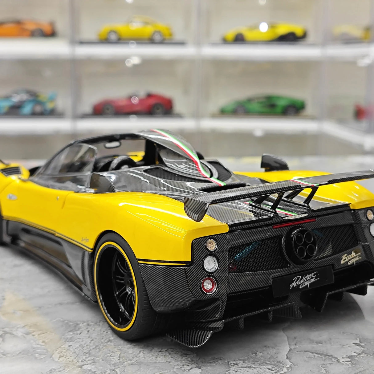 Almost Real Pagani 2009 Zonda Cinque Roadster Yellow 1:18 – Modello da collezione in pressofuso