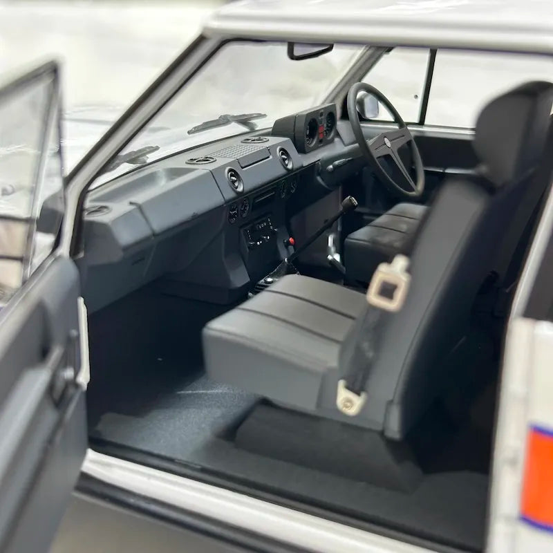[Almost Real] 1:18 Land Rover Range Rover 1976 Classic UK Police Model Car Die-Cast