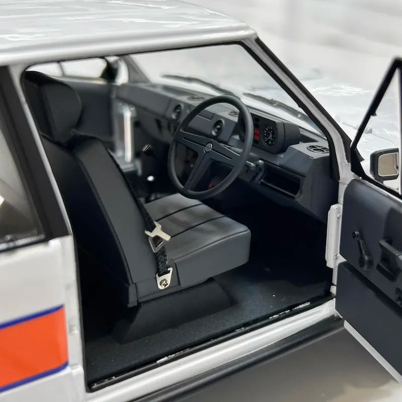 [Almost Real] 1:18 Land Rover Range Rover 1976 Classic UK Police Model Car Die-Cast