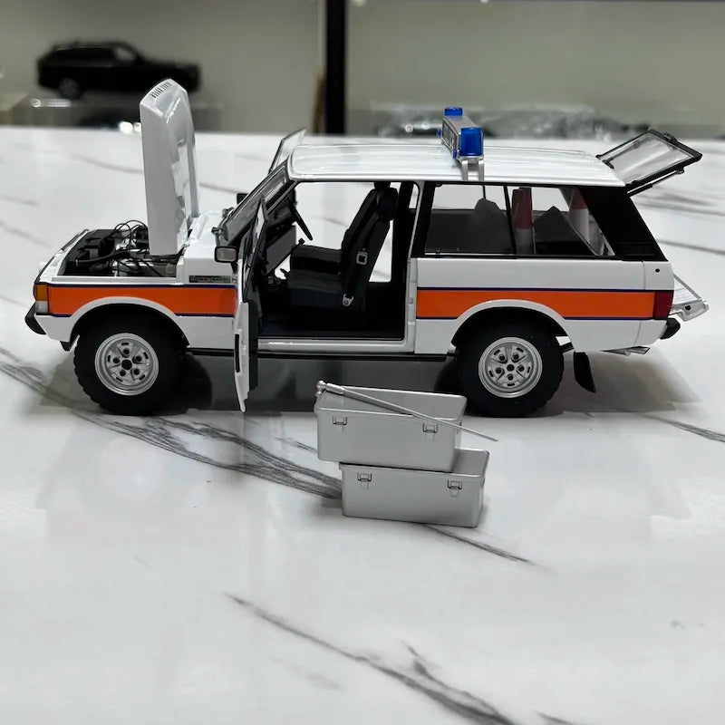 [Almost Real] 1:18 Land Rover Range Rover 1976 Classic UK Police Model Car Die-Cast