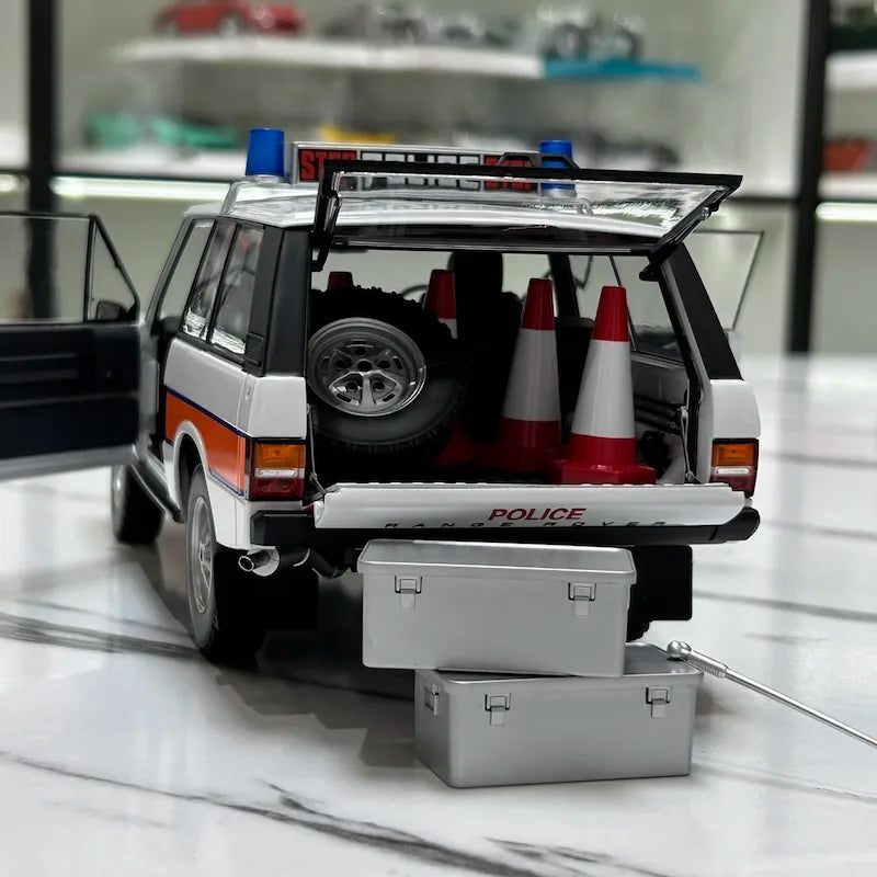 [Almost Real] 1:18 Land Rover Range Rover 1976 Classic UK Police Model Car Die-Cast