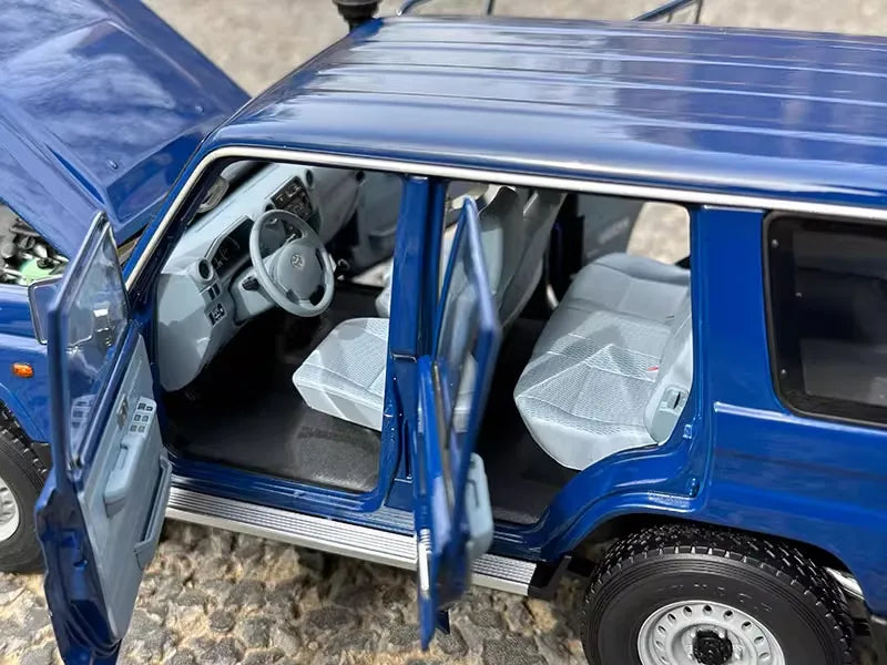 [Almost Real] 1:18 Toyota 2017 Land Cruiser 76 Series Blue Model Car Die-Cast