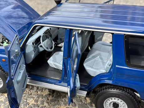 [Almost Real] 1:18 Toyota 2017 Land Cruiser 76 Series Blue Model Car Die-Cast