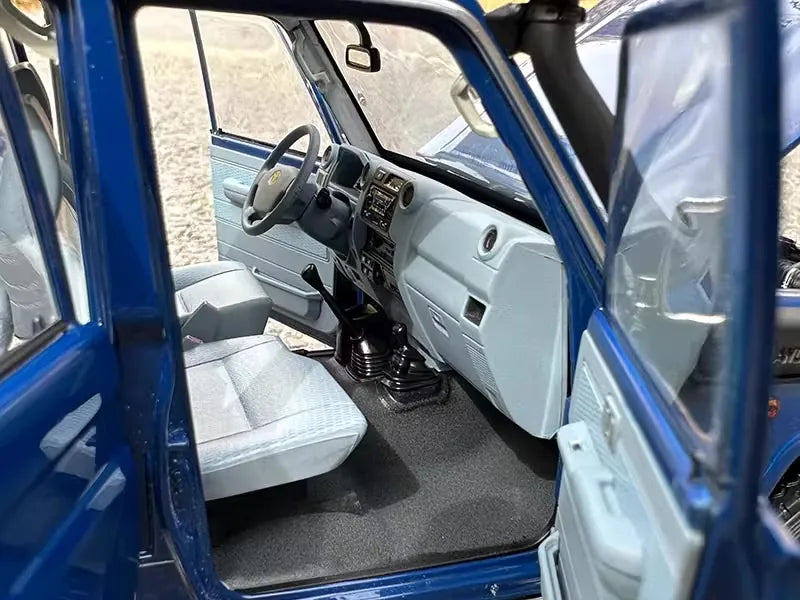 [Almost Real] 1:18 Toyota 2017 Land Cruiser 76 Series Blue Model Car Die-Cast