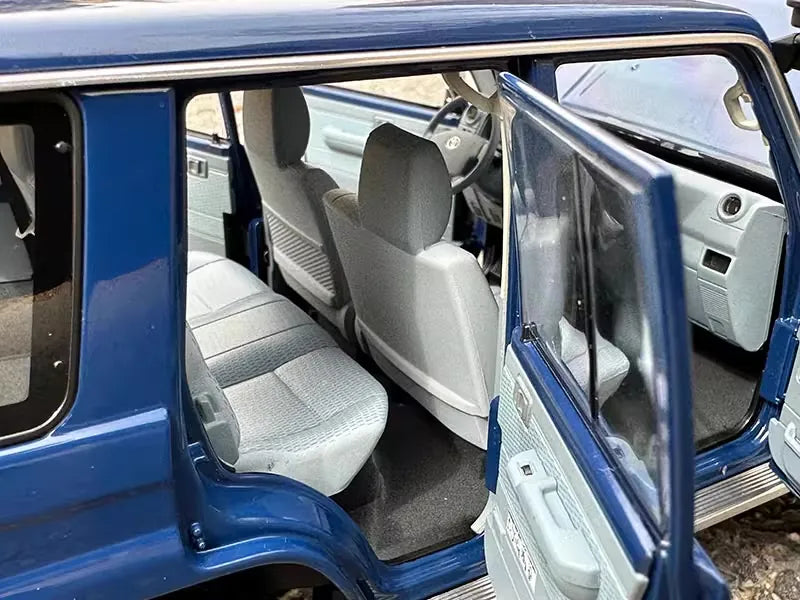 [Almost Real] 1:18 Toyota 2017 Land Cruiser 76 Series Blue Model Car Die-Cast
