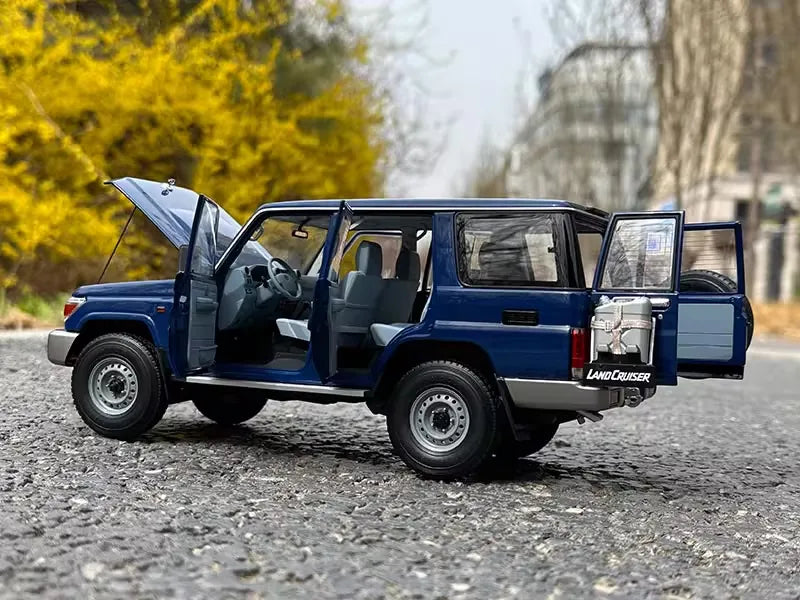 [Almost Real] 1:18 Toyota 2017 Land Cruiser 76 Series Blue Model Car Die-Cast