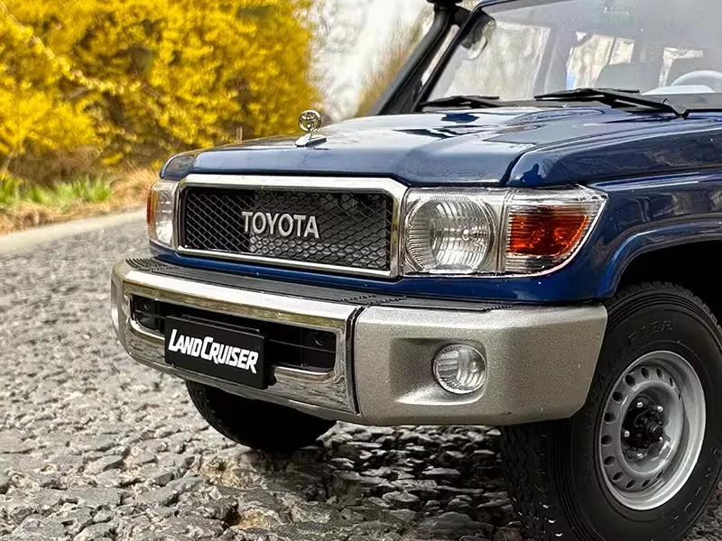 [Almost Real] 1:18 Toyota 2017 Land Cruiser 76 Series Blue Model Car Die-Cast