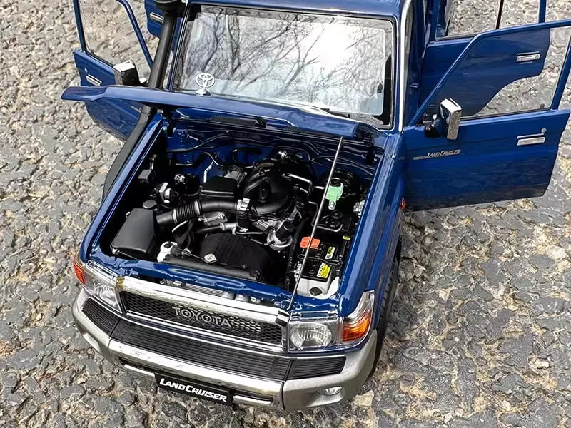 [Almost Real] 1:18 Toyota 2017 Land Cruiser 76 Series Blue Model Car Die-Cast