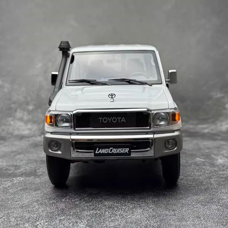 [Almost Real] 1:18 Toyota 2017 Land Cruiser 76 Series White Model Car Die-Cast