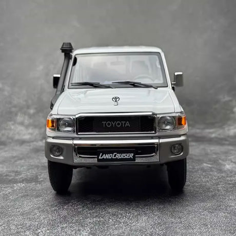 [Almost Real] 1:18 Toyota 2017 Land Cruiser 76 Series White Model Car Die-Cast