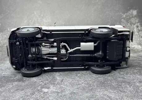 [Almost Real] 1:18 Toyota 2017 Land Cruiser 76 Series White Model Car Die-Cast