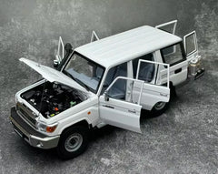 [Almost Real] 1:18 Toyota 2017 Land Cruiser 76 Series White Model Car Die-Cast