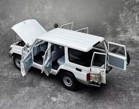 [Almost Real] 1:18 Toyota 2017 Land Cruiser 76 Series White Model Car Die-Cast