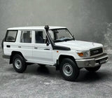 [Almost Real] 1:18 Toyota 2017 Land Cruiser 76 Series White Model Car Die-Cast