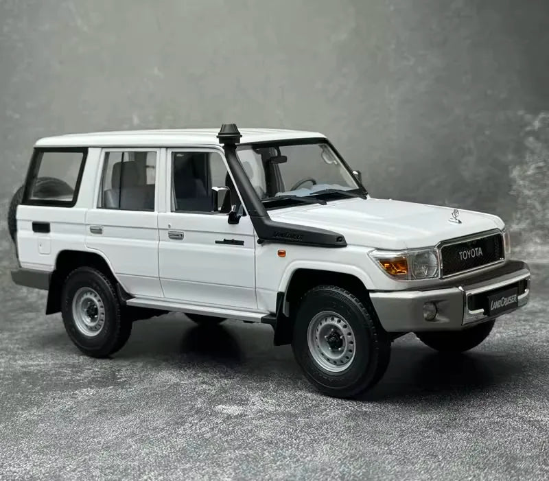 [Almost Real] 1:18 Toyota 2017 Land Cruiser 76 Series White Model Car Die-Cast