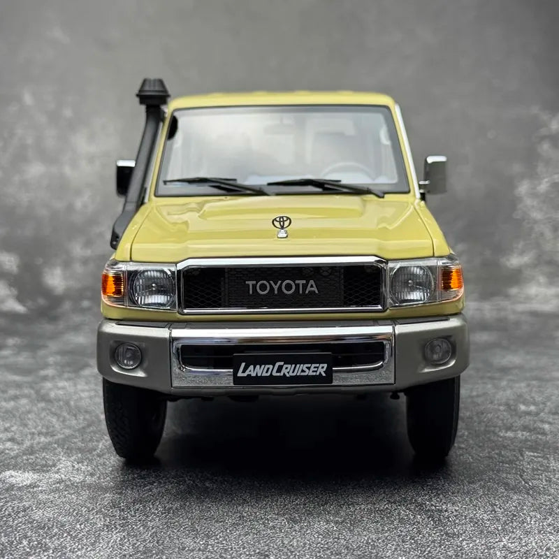 [Almost Real] 1:18 Toyota 2017 Land Cruiser 76 Series geel modelauto Die-Cast