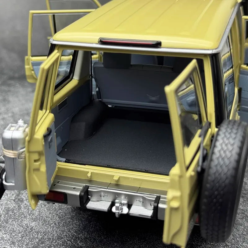 [Almost Real] 1:18 Toyota 2017 Land Cruiser 76 Series geel modelauto Die-Cast