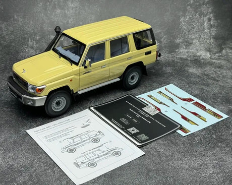 [Almost Real] 1:18 Toyota 2017 Land Cruiser 76 Series Yellow Model Car Die-Cast