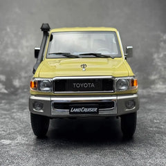 [Almost Real] 1:18 Toyota 2017 Land Cruiser 76 Series Yellow Model Car Die-Cast