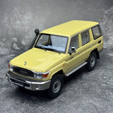 [Almost Real] 1:18 Toyota 2017 Land Cruiser 76 Series geel modelauto Die-Cast