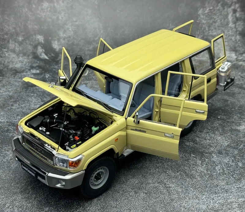 [Almost Real] 1:18 Toyota 2017 Land Cruiser 76 Series Yellow Model Car Die-Cast