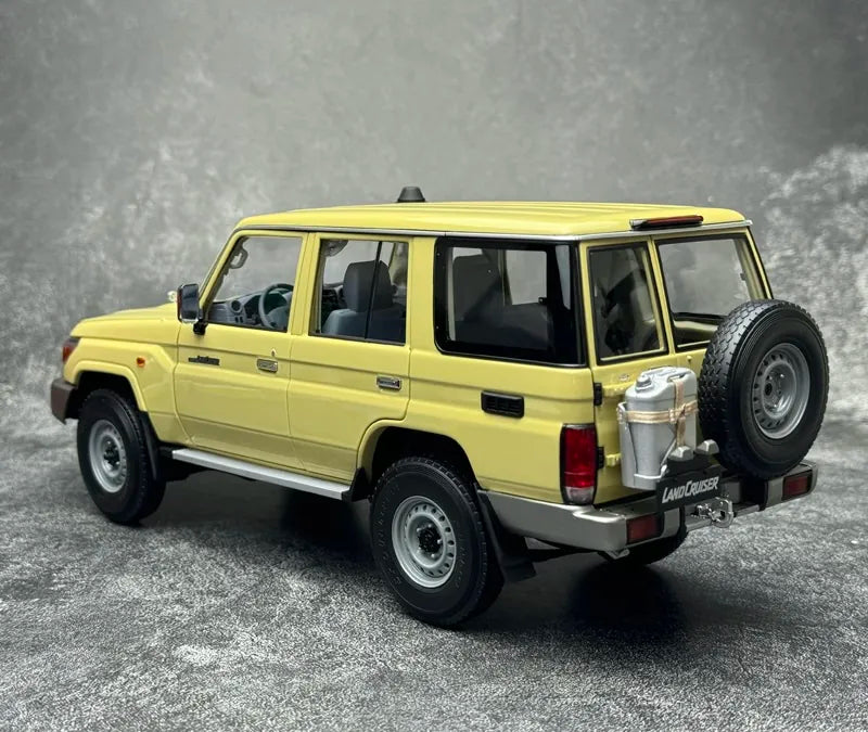 [Almost Real] 1:18 Toyota 2017 Land Cruiser 76 Series Yellow Model Car Die-Cast