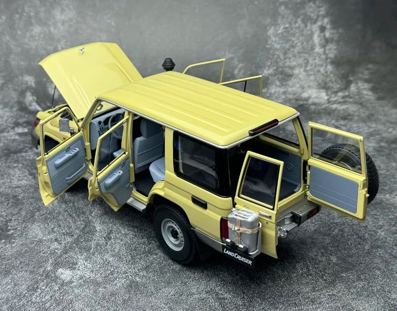 [Almost Real] 1:18 Toyota 2017 Land Cruiser 76 Series Yellow Model Car Die-Cast