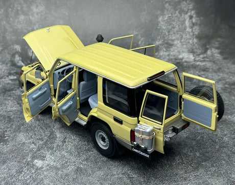 [Almost Real] 1:18 Toyota 2017 Land Cruiser 76 Series Yellow Model Car Die-Cast