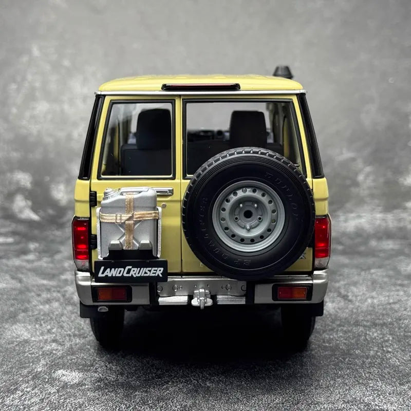 [Almost Real] 1:18 Toyota 2017 Land Cruiser 76 Series Yellow Model Car Die-Cast