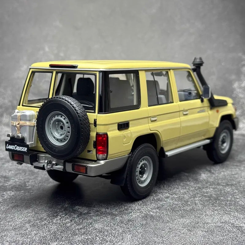 [Almost Real] 1:18 Toyota 2017 Land Cruiser 76 Series Yellow Model Car Die-Cast