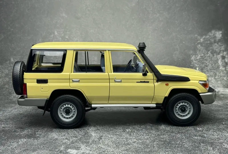[Almost Real] 1:18 Toyota 2017 Land Cruiser 76 Series Yellow Model Car Die-Cast