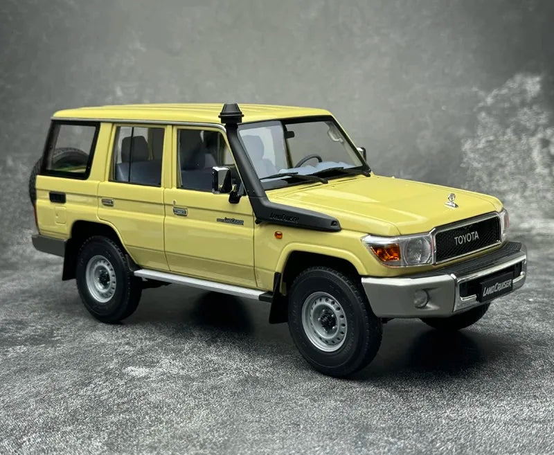 [Almost Real] 1:18 Toyota 2017 Land Cruiser 76 Series geel modelauto Die-Cast