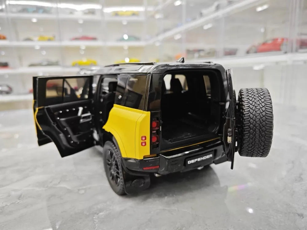 [Almost Real] 1:18 Land Rover 2021 Defender 90 Trophy Livery Yellow & Black Model Car Die-Cast