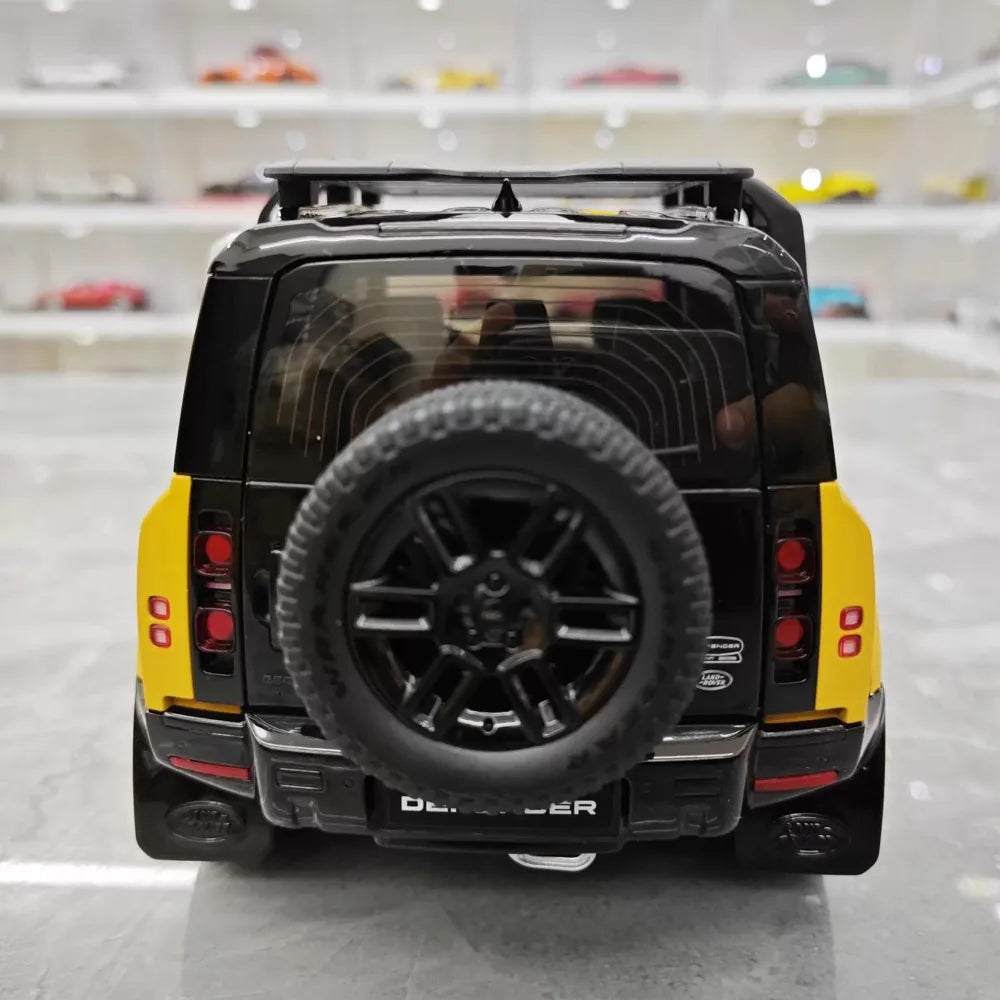[Almost Real] 1:18 Land Rover 2021 Defender 90 Trophy Livery Yellow & Black Model Car Die-Cast