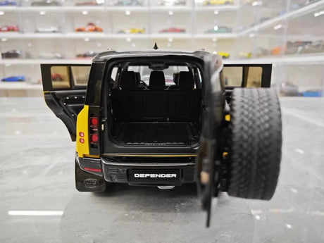[Almost Real] 1:18 Land Rover 2021 Defender 90 Trophy Livery Yellow & Black Model Car Die-Cast