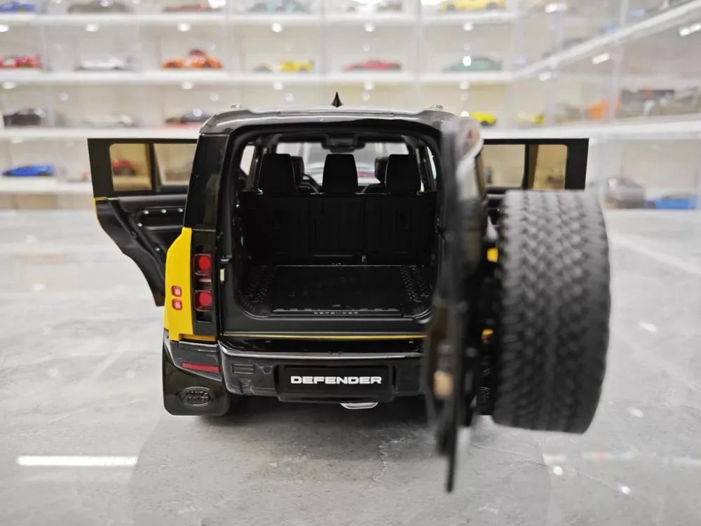 [Almost Real] 1:18 Land Rover 2021 Defender 90 Trophy Livery Yellow & Black Model Car Die-Cast