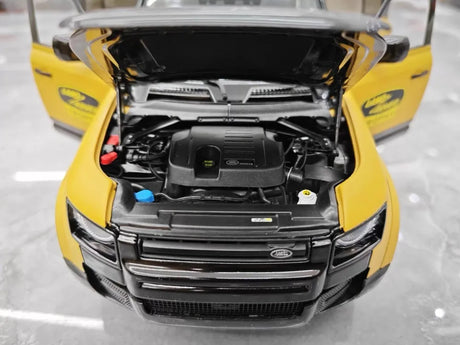[Almost Real] 1:18 Land Rover 2021 Defender 90 Trophy Livery Yellow & Black Model Car Die-Cast