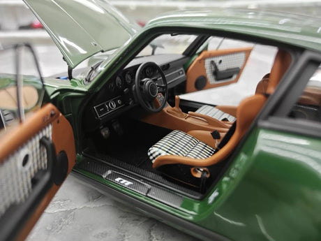[Almost Real] 1:18 Porsche 2022 911 RUF SCR Green Model Car Die-Cast